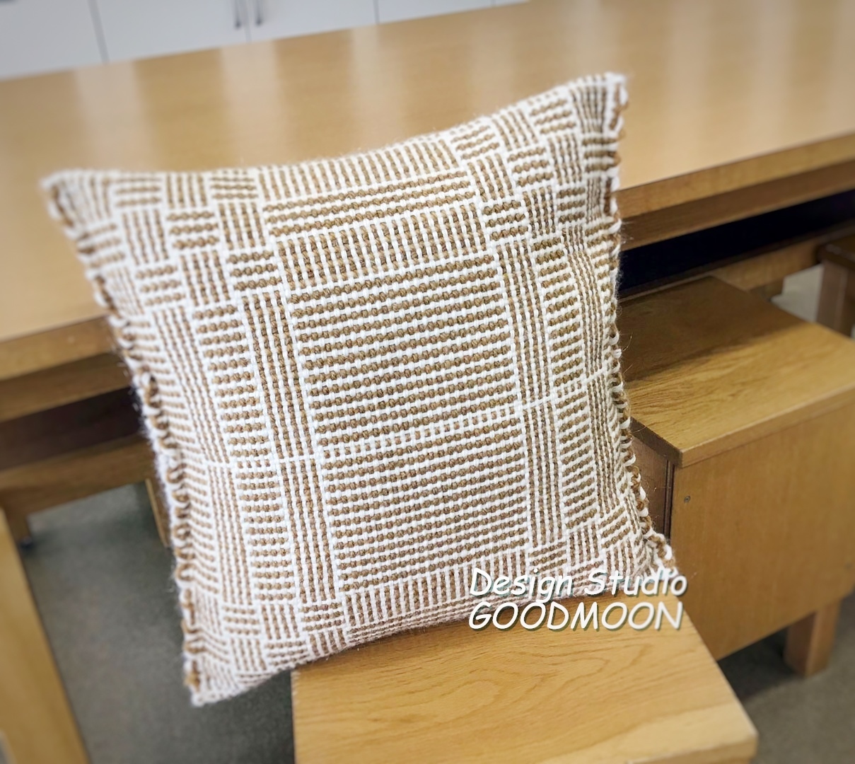 東京町田ゆさあきこの手織り教室：手織り布のクッション
